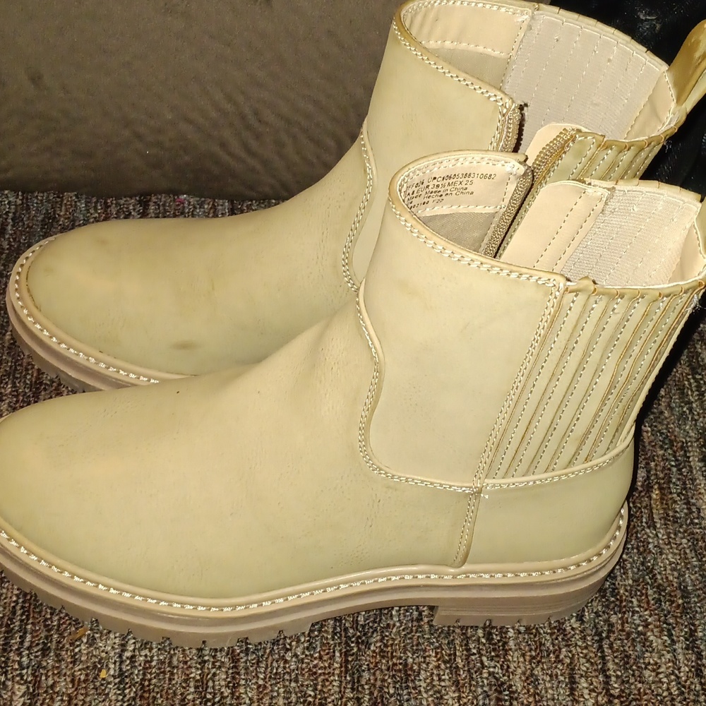 Shoes size 8